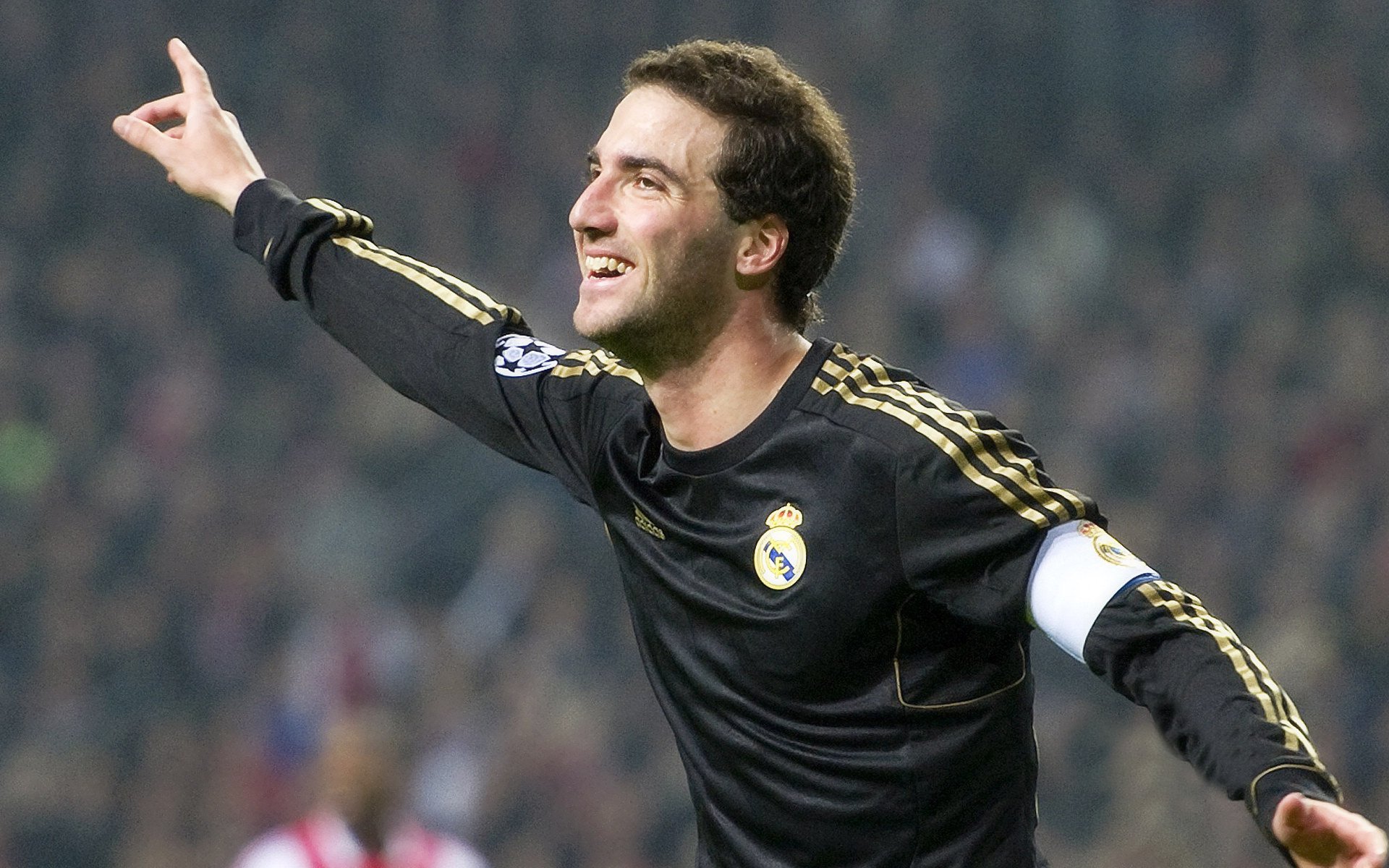 开云平台-德甲争冠战之夜，当拉梅洛的篮球智慧照亮绿茵场