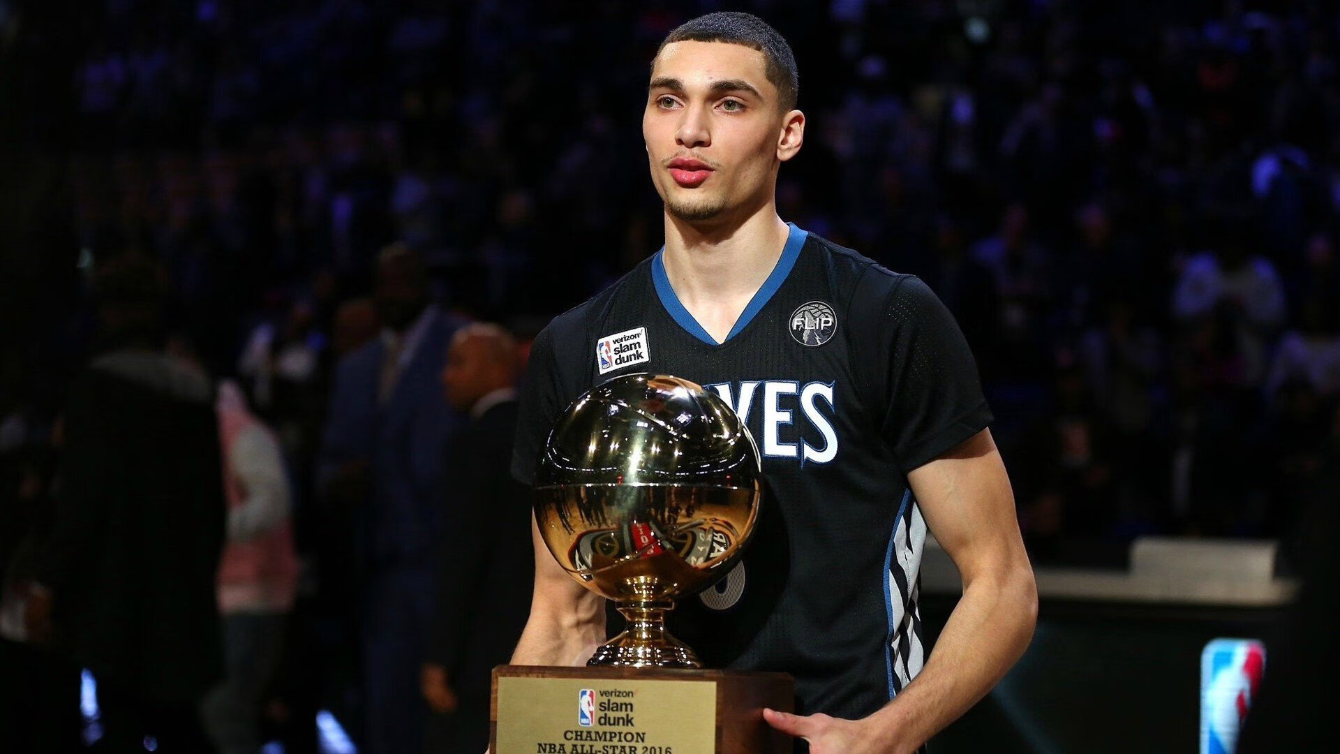 末节风暴！深圳队逆转上海队，范弗利特化身关键先生